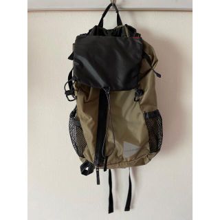 アンドワンダー(and wander)のアンドワンダー　バックパック　30L カーキ　美品(バッグパック/リュック)