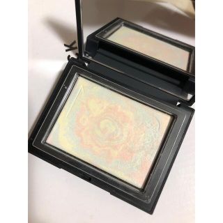 ナーズ(NARS)のﾅｰｽﾞ nars ﾗｲﾄﾘﾌﾚｸﾃｨﾝｸﾞﾌﾟﾘｽﾞﾏﾃｨｯｸﾊﾟｳﾀﾞｰ(フェイスパウダー)