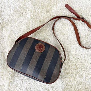 フェンディ(FENDI)の【FENDI】ショルダーバッグ　ペカン柄　PVC サークルロゴ(ショルダーバッグ)