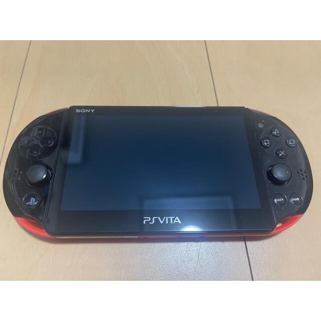 PlayStation Vita(プレイステーションヴィータ)のps Vita 本体 ゴットイーター ガンダム カセット付き エンタメ/ホビーのゲームソフト/ゲーム機本体(携帯用ゲームソフト)の商品写真