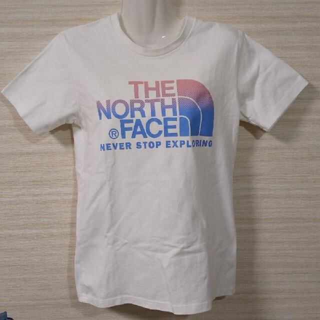 THE NORTH FACE(ザノースフェイス)の未使用品☆THE NORTH FACE＊ドットグラデーションTシャツ 半袖 ロゴ レディースのトップス(Tシャツ(半袖/袖なし))の商品写真