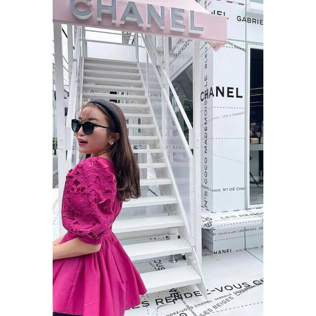 sheller スリーブフラワーペプラムトップス ピンク sheller スリーブフラワーペプラムトップス ピンク