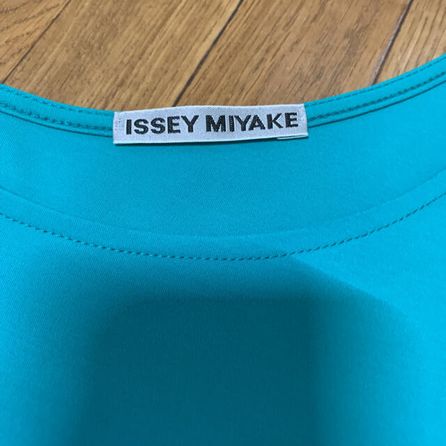 ISSEY MIYAKE(イッセイミヤケ)のいっせいみやけ。美品。 レディースのトップス(Tシャツ(半袖/袖なし))の商品写真