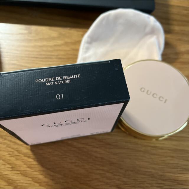 Gucci(グッチ)のGUCCI グッチ フェイスパウダー　01 コスメ/美容のベースメイク/化粧品(フェイスパウダー)の商品写真