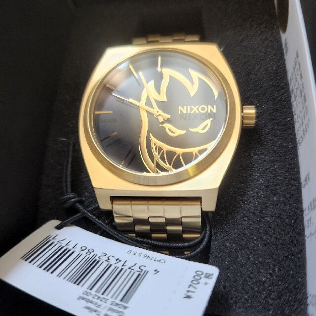 NIXON(ニクソン)のNIXON×SPITFIRE　【新品未使用】　腕時計  コラボ  ゴールド 金 メンズの時計(腕時計(アナログ))の商品写真