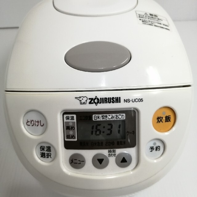 象印(ゾウジルシ)のZOJIRUSHI 象印　NS-UC05　極め炊き　2013年製 スマホ/家電/カメラの調理家電(炊飯器)の商品写真