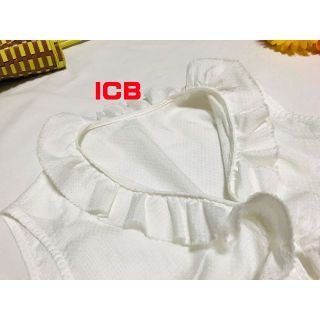 アイシービー(ICB)のICB オンワード樫山　日本製　ラッフルフリル　スリーブレス　ＢＬ　折柄上質素材(シャツ/ブラウス(半袖/袖なし))