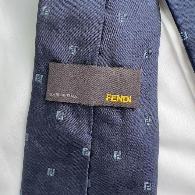 FENDI(フェンディ)のFENDI フェンディ ズッカ柄 総ロゴ 高級シルクネクタイ 紺 ネイビー メンズのファッション小物(ネクタイ)の商品写真