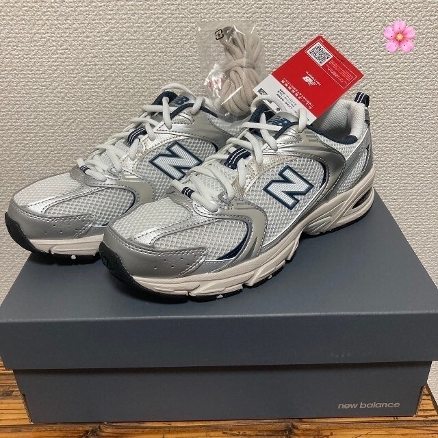 New Balance(ニューバランス)の国内正規品 レディース25cm ニューバランス MR530 KA シルバー レディースの靴/シューズ(スニーカー)の商品写真