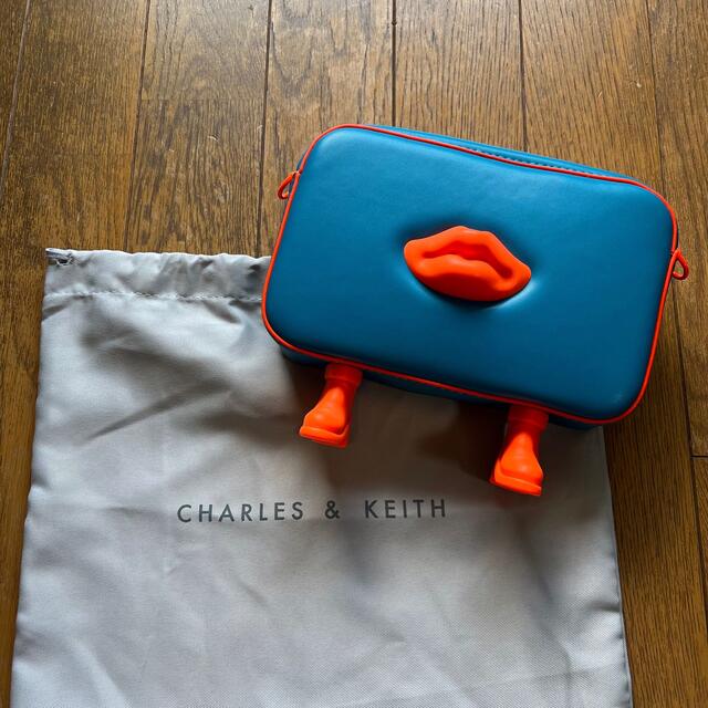 Charles and Keith(チャールズアンドキース)のCHARLES & KEITH クロスボディバッグ レディースのバッグ(ショルダーバッグ)の商品写真