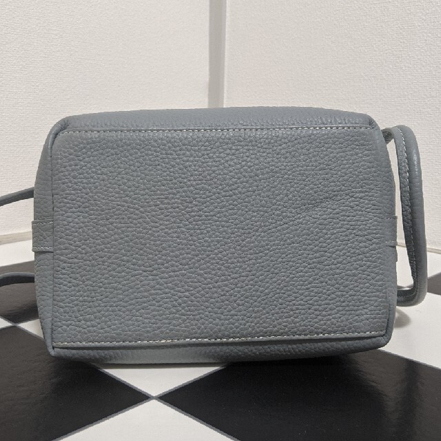 vasic bond miniタイプのハンドバッグ レザー くすみブルー レディースのバッグ(ハンドバッグ)の商品写真