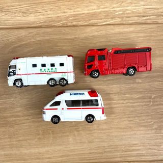 タカラトミー(Takara Tomy)のトミカ　スーパーアンビュランス　トヨタハイメディック救急車　消防車(ミニカー)