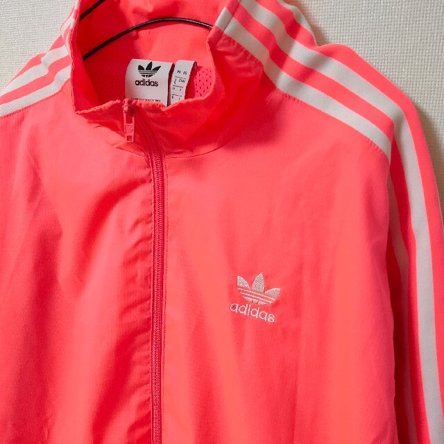 adidas(アディダス)のアディダス サーモンピンク ロックアップ トラックトップ ジャージ メンズ O メンズのトップス(ジャージ)の商品写真