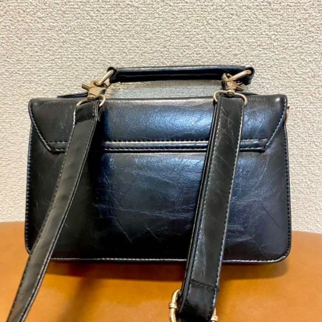 スクエア ブラック×ゴールド ショルダーバッグ フェイクレザー レディースのバッグ(ショルダーバッグ)の商品写真