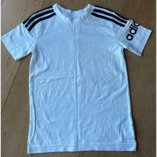 アディダス(adidas)のadidas Tシャツ(Tシャツ/カットソー)