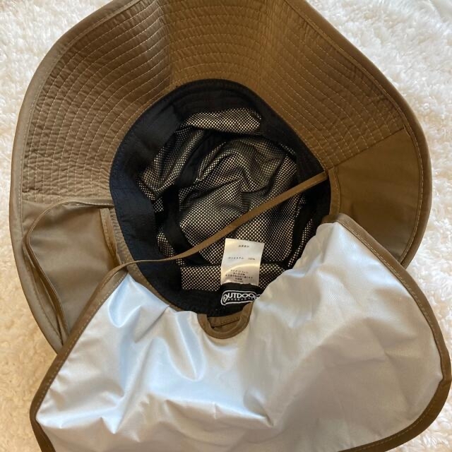 OUTDOOR PRODUCTS(アウトドアプロダクツ)の【試着のみ】アウトドアプロダクツ　タレ付きハット　UPF50  撥水　あご紐 レディースの帽子(ハット)の商品写真