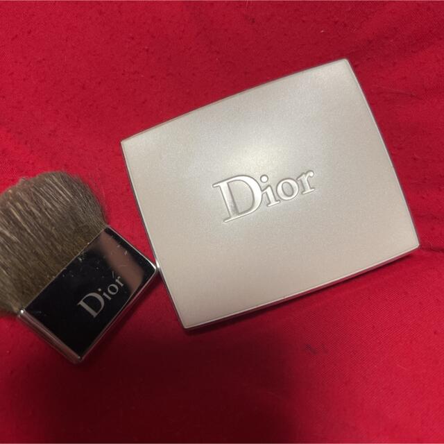 Christian Dior(クリスチャンディオール)のディオール　スノー　プレストパウダー コスメ/美容のベースメイク/化粧品(フェイスパウダー)の商品写真