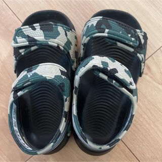 アディダス(adidas)のadidas アディダス　サンダル　迷彩　キッズ　子供　ベビー(サンダル)