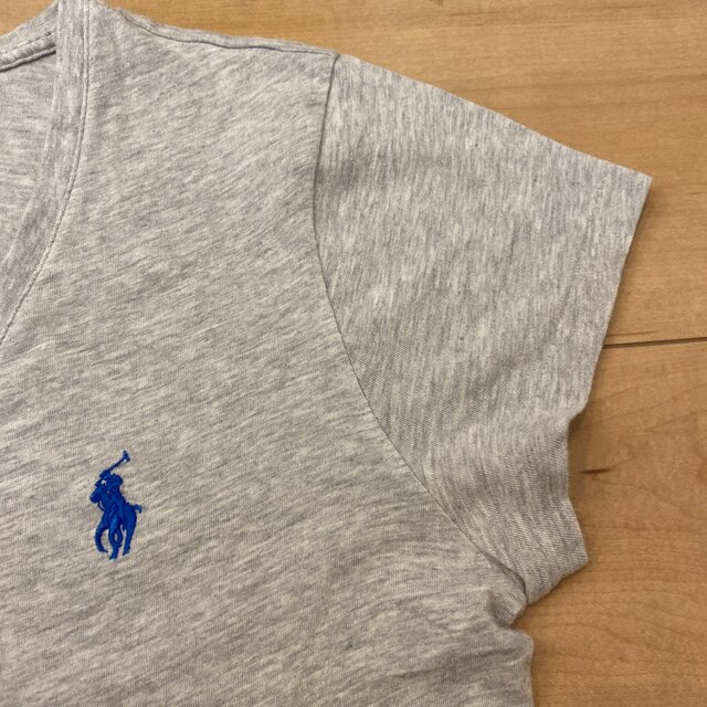 Ralph Lauren(ラルフローレン)のラルフローレンVネックグレーTシャツ　レディースSサイズ レディースのトップス(Tシャツ(半袖/袖なし))の商品写真