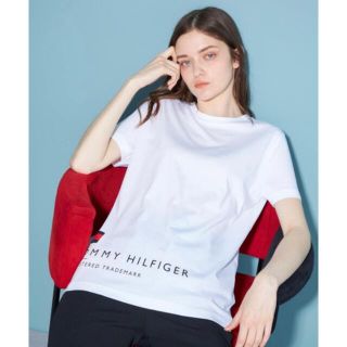 トミーヒルフィガー(TOMMY HILFIGER)のトミーヒルフィガー　サイドヘムロゴTシャツ　ホワイト　S(Tシャツ(半袖/袖なし))