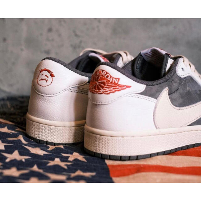 NIKE - エアジョーダン1Low トラヴィススコット 25cmの通販 by ミント NIKE - エアジョーダン1Low トラヴィススコット 25cmの通販 by ミント