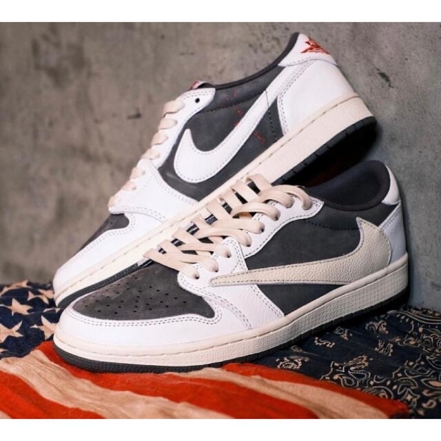 NIKE - エアジョーダン1Low トラヴィススコット 25cmの通販 by ミント NIKE - エアジョーダン1Low トラヴィススコット 25cmの通販 by ミント