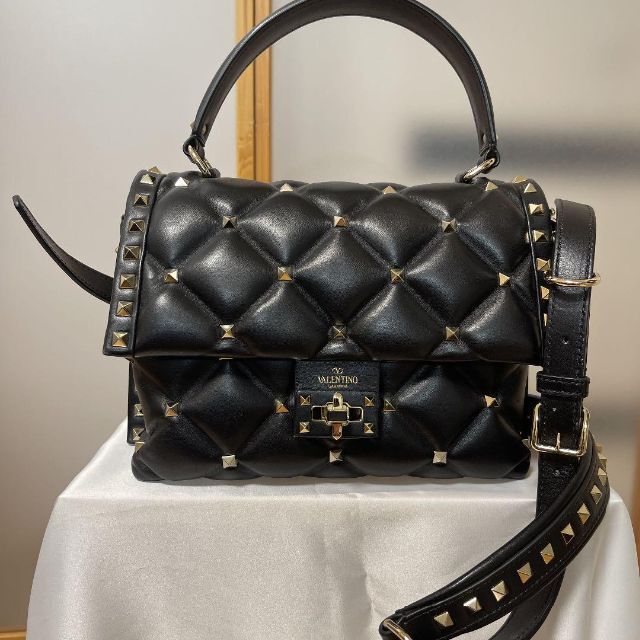 人気ブランドを VALENTINO - ヴァレンティノ スタッズバッグ ブラック