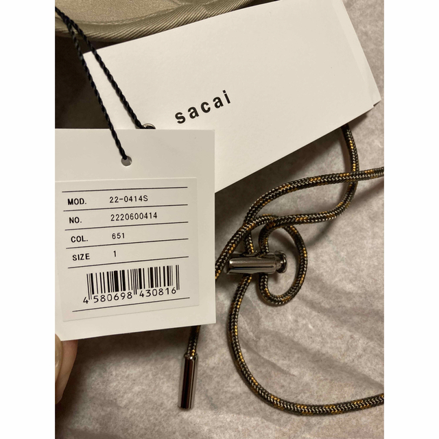 sacai(サカイ)の希少色　sacai サカイ ロゴ　キャップ　入手困難　新品 メンズの帽子(キャップ)の商品写真