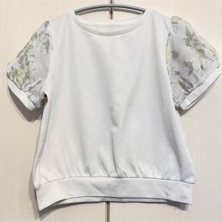 ヴィス(ViS)のトップス　ホワイト　花柄　半袖(カットソー(半袖/袖なし))