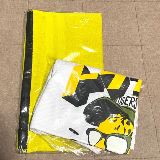 阪神タイガース　トラフェス Ｔシャツ　年席 フェイスタオル スポーツ/アウトドアの野球(記念品/関連グッズ)の商品写真