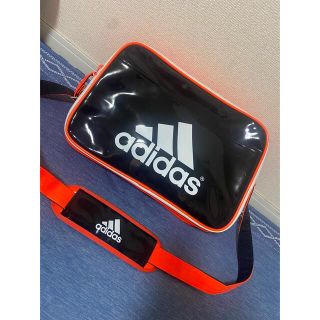 アディダス(adidas)の1回のみ使用！アディダスショルダーバッグ エナメルバッグ(ボストンバッグ)