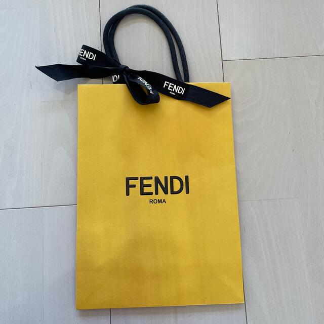 FENDI(フェンディ)のFENDI ショッパー　ショップ袋 紙袋 レディースのバッグ(ショップ袋)の商品写真
