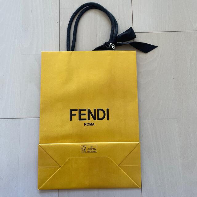 FENDI(フェンディ)のFENDI ショッパー　ショップ袋 紙袋 レディースのバッグ(ショップ袋)の商品写真