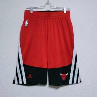 【美品】adidasのバスケットパンツ！BULLS！(ショートパンツ)