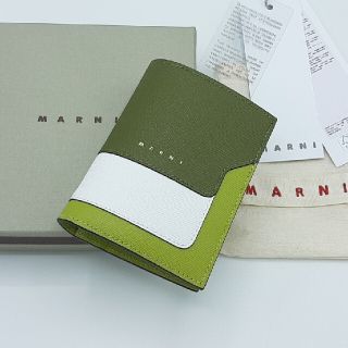 マルニ(Marni)の【新品　ラスト一品】MARNI　折財布　マルニ　人気カラー(財布)