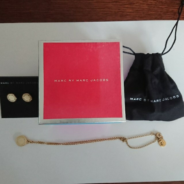 MARC BY MARC JACOBS(マークバイマークジェイコブス)のMARC JACOBSピアス&ネックレスセット レディースのアクセサリー(ピアス)の商品写真