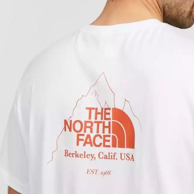 THE NORTH FACE(ザノースフェイス)のノースフェイス 半袖Tシャツ Biner Graphic 4 白 XLサイズ メンズのトップス(Tシャツ/カットソー(半袖/袖なし))の商品写真