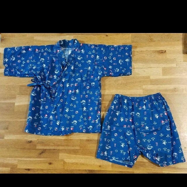 西松屋(ニシマツヤ)の男の子　甚平　100 キッズ/ベビー/マタニティのキッズ服男の子用(90cm~)(甚平/浴衣)の商品写真