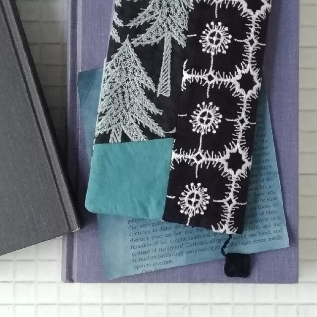 mina perhonen(ミナペルホネン)のほぼ日weeks 幾何学模様のお花の手帳カバー ハンドメイドの文具/ステーショナリー(ブックカバー)の商品写真