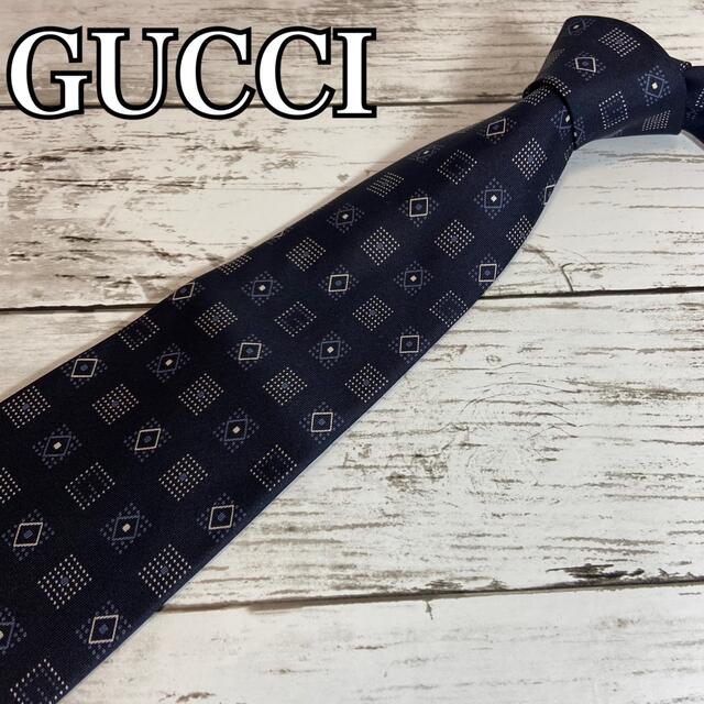 Gucci(グッチ)のGUCCI グッチ　ネクタイ　小紋柄　総柄　ネイビー　スーツ　ハイブランド メンズのファッション小物(ネクタイ)の商品写真