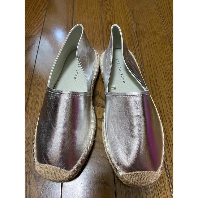 フラットシューズシルバー新品　M レディースの靴/シューズ(スリッポン/モカシン)の商品写真