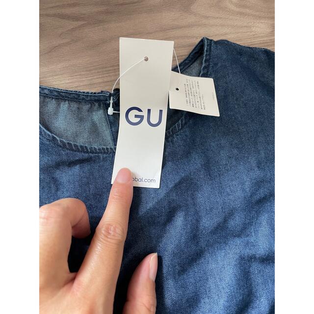 GU(ジーユー)の❤️未使用❤️GU  UNIQLO フリル　デニムラッフルブラウスXLサイズ レディースのトップス(シャツ/ブラウス(半袖/袖なし))の商品写真