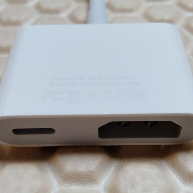 Apple(アップル)のアップル Apple アダプタ HDMI 映像 ケーブル MD826AM/A スマホ/家電/カメラのテレビ/映像機器(映像用ケーブル)の商品写真
