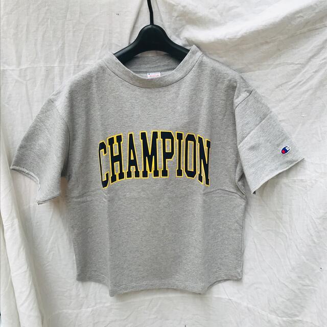 Champion(チャンピオン)の新品未使用品　Champion チャンピオン レディースLサイズ　Tシャツ レディースのトップス(Tシャツ(半袖/袖なし))の商品写真