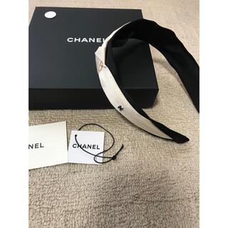 シャネル(CHANEL)のシャネル CHANEL ココマーク付きリボンカチューシャ　アイボリー(カチューシャ)