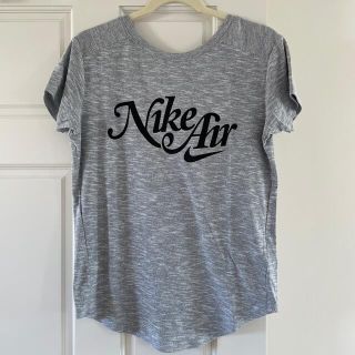 ナイキ(NIKE)の新品同様美品　NIKE 背中開きトップス　Tシャツ　霜降りグレー(Tシャツ(半袖/袖なし))