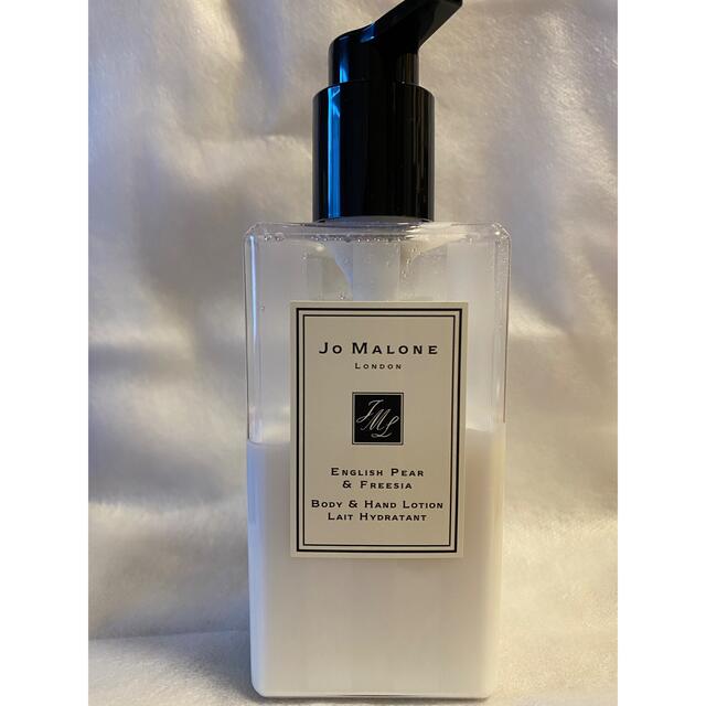 Jo Malone(ジョーマローン)のジョーマローンロンドン　イングリッシュペアー＆フリージア　ボディローション コスメ/美容のボディケア(ボディローション/ミルク)の商品写真