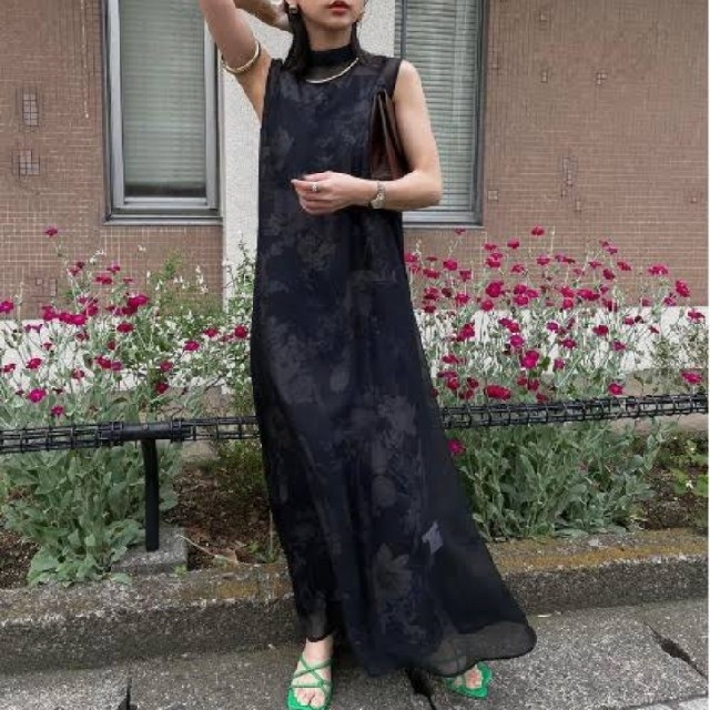 Ameri VINTAGE(アメリヴィンテージ)の2WAY FLOWER LAYERED SHEER DRESS レディースのワンピース(ロングワンピース/マキシワンピース)の商品写真