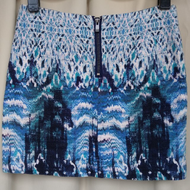 H&M(エイチアンドエム)の【値下げ！】H&M ブルー×白 柄 ミニスカート レディースのスカート(ミニスカート)の商品写真