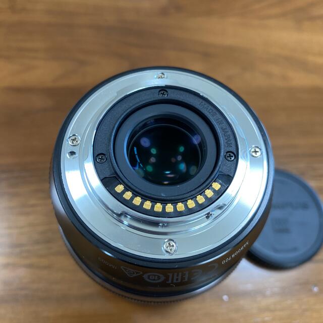 OLYMPUS(オリンパス)のOLYMPUS 25mm F1.2 PRO カメラ レンズ ES-M2512 スマホ/家電/カメラのカメラ(レンズ(単焦点))の商品写真
